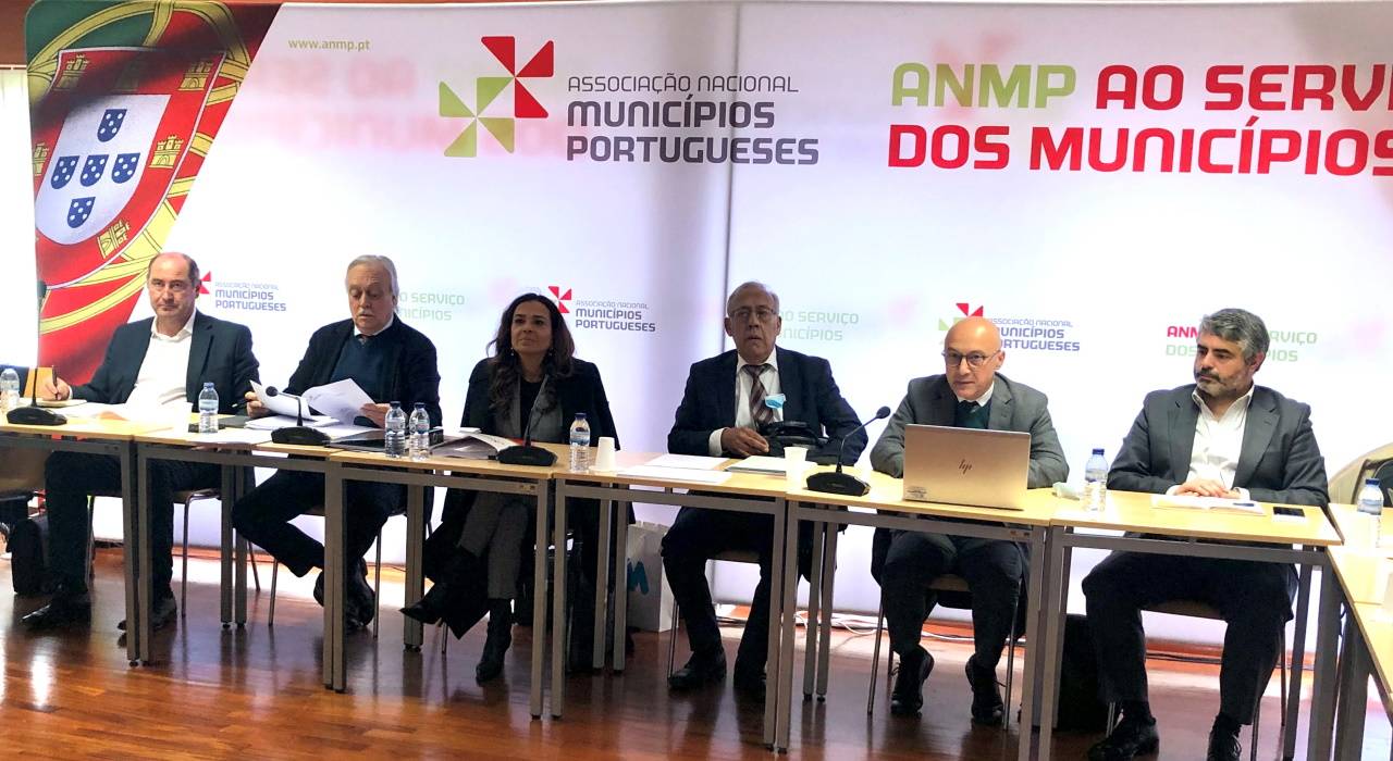 (Português) BEI apresentou programa<br />e projetos de investimento à ANMP